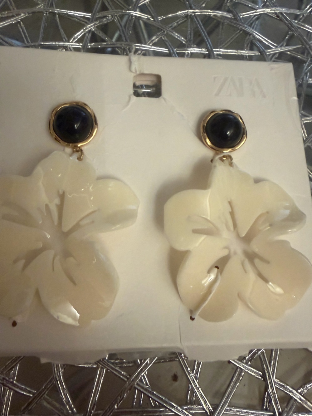 🔥🔥ZARA Cream Floral Drop Earrings with Black Accent